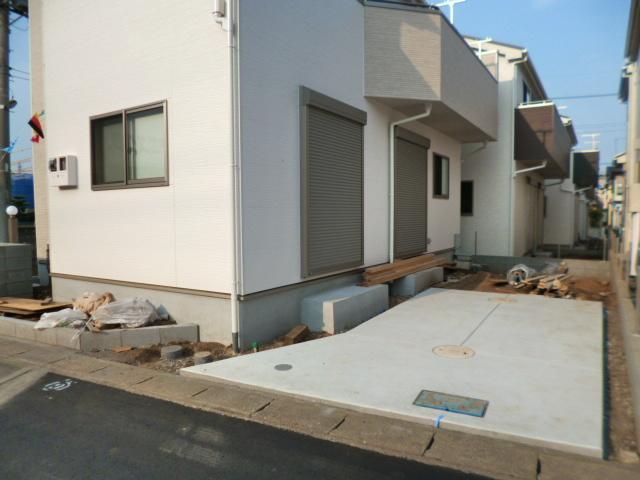 Parking lot. Building 3: local (August 2013) Shooting