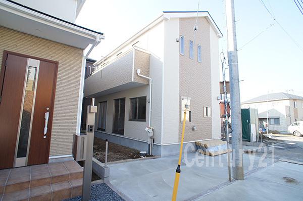 Local appearance photo. 11 Building