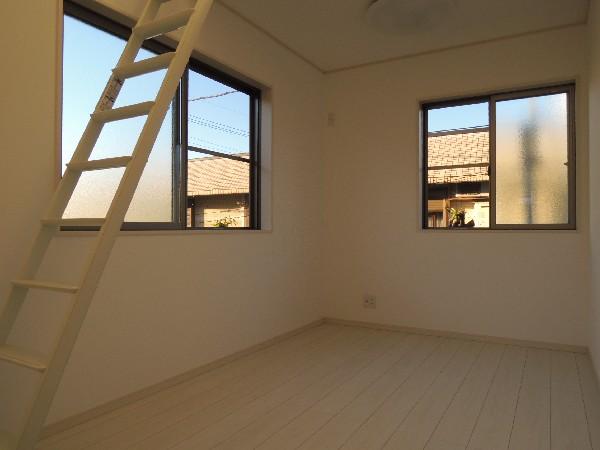 Living. Detached interior introspection Pictures - comes with a loft in the living room 2F each room