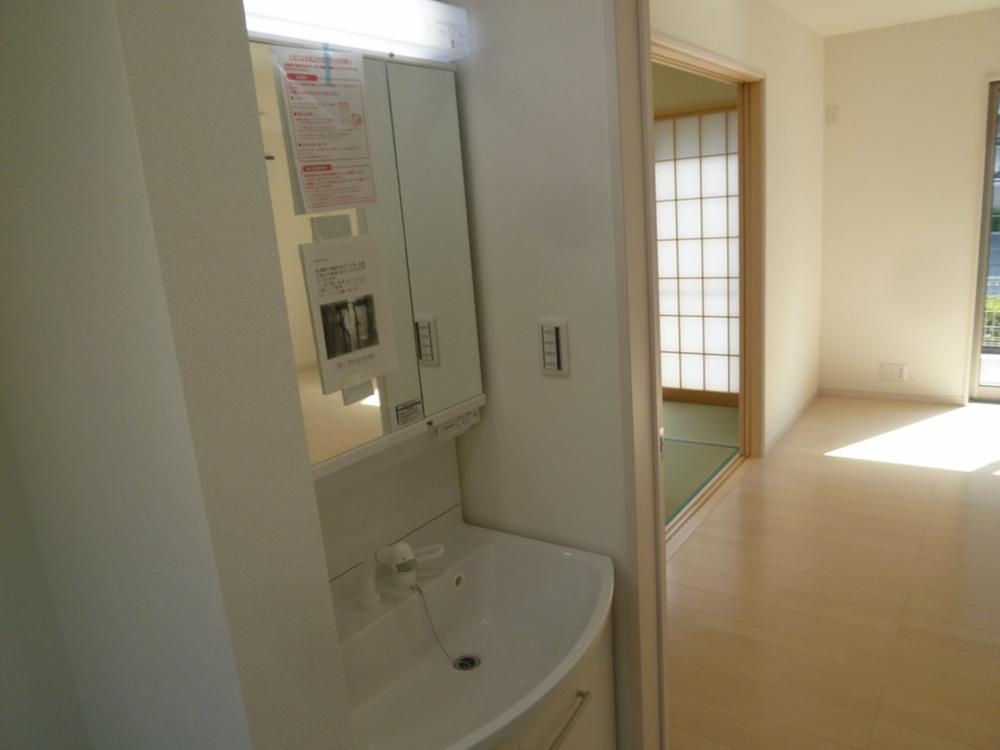 Wash basin, toilet. Shooting date 2013.10.03