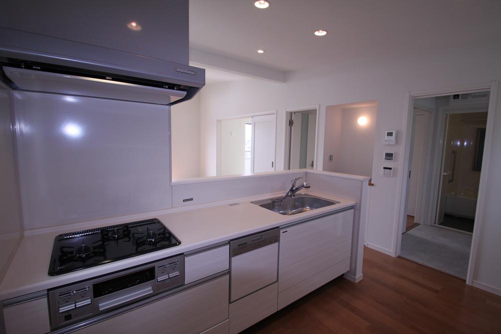 Kitchen. Popular face-to-face system Kitchen