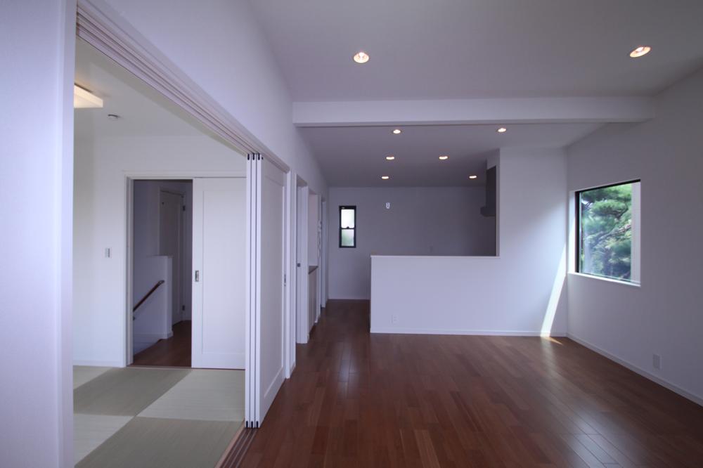 Living. Spacious 16.4 Pledge. Bright second floor Scenic LDK