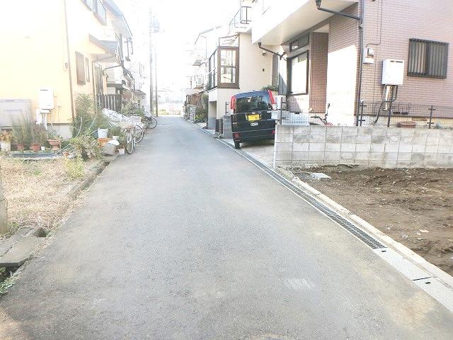 Local photos, including front road. Local (11 May 2013) Shooting