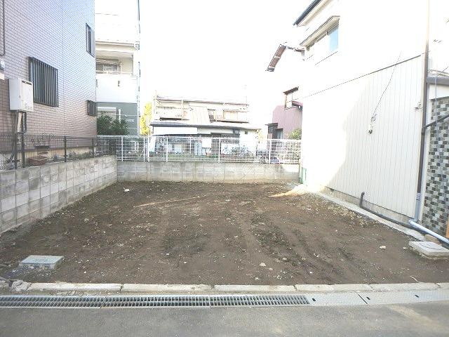 Local appearance photo. Local (11 May 2013) Shooting