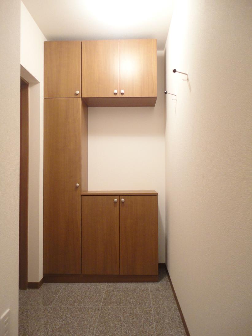 Receipt. Housed plenty of shoes BOX! 