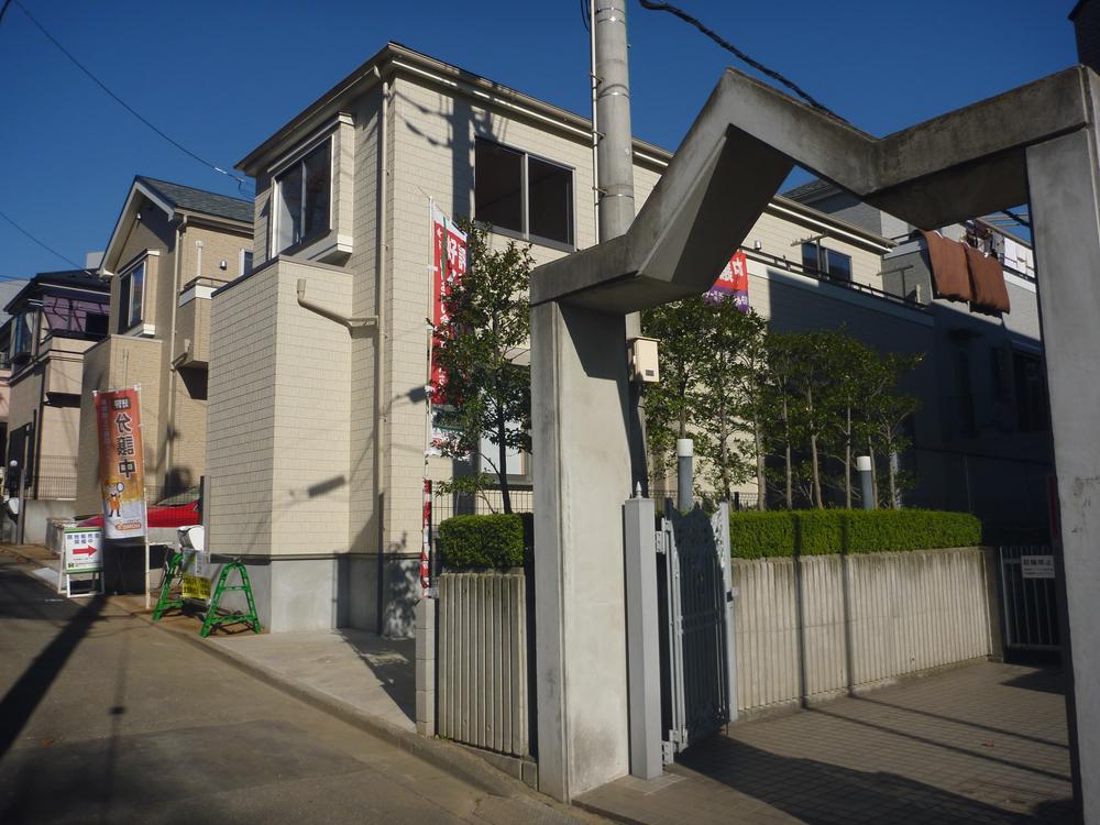 Local photos, including front road. Local (12 May 2013) Shooting