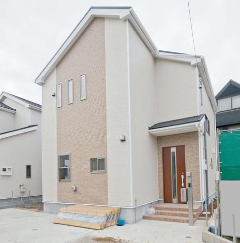 Local appearance photo. 11 Building