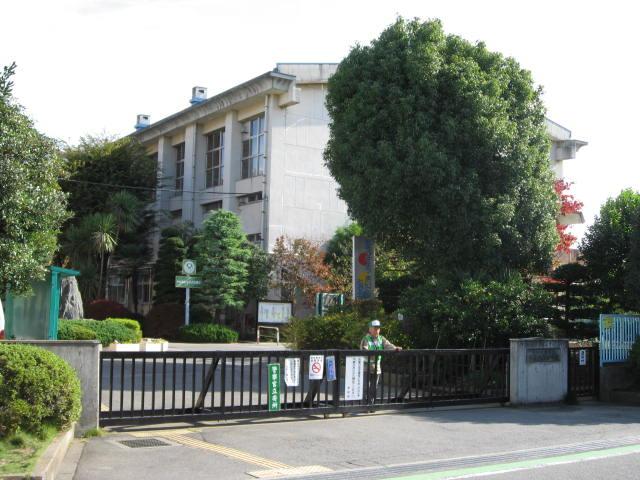 Primary school. Yono Yahata elementary school walk is an 8-minute. 