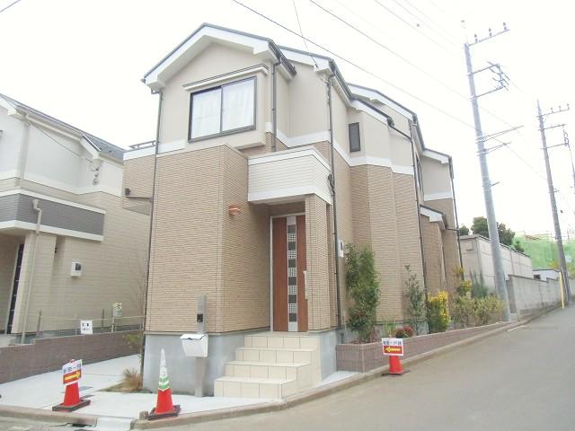 Local appearance photo. 1 Building Is a local photo that good per sun comes through.