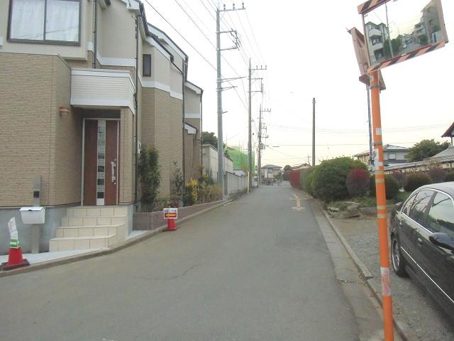 Local photos, including front road. It is less the front road of traffic.