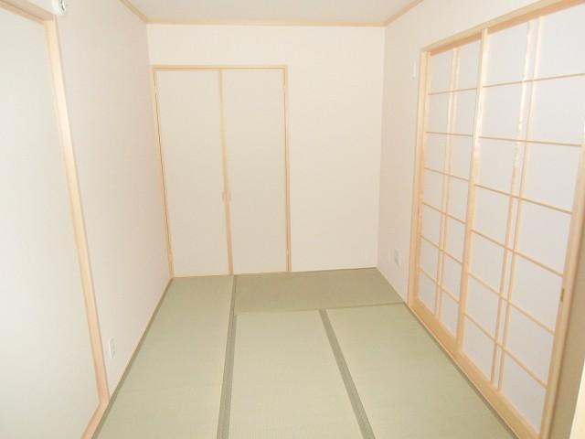 Non-living room. 1 Building Japanese-style room (December 2013) Shooting