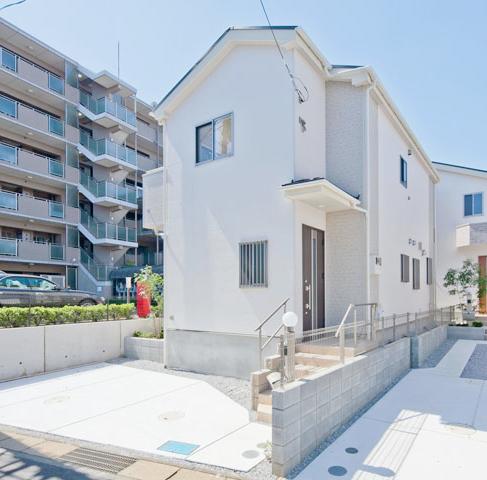 Local appearance photo. 8 Building