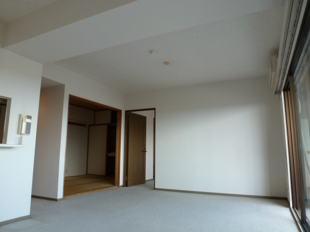 Living and room. Yang per ventilation also good living in the southeast direction