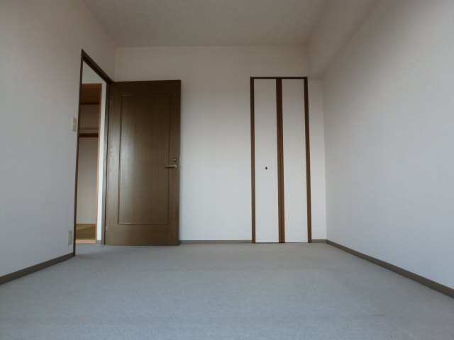 Other room space. Western-style as seen from the balcony side