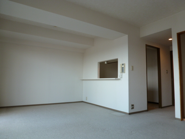 Living and room. 15.5 Pledge of spacious living