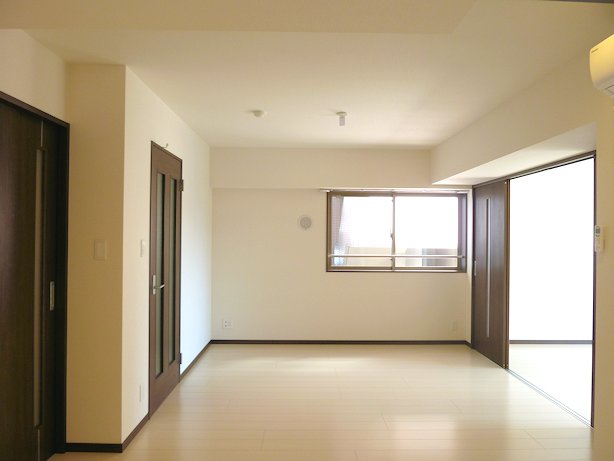 Living and room. Layout any way you want to open a Western-style sliding door