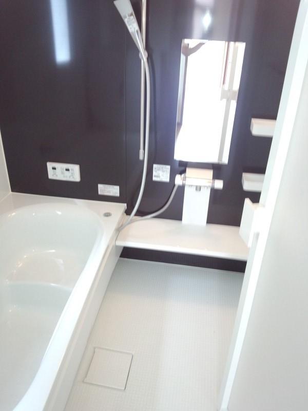 Bathroom. Local (11 May 2013) Shooting