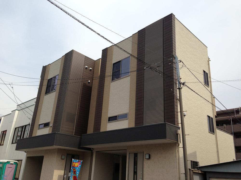 Building plan example (exterior photos). House maker construction cases