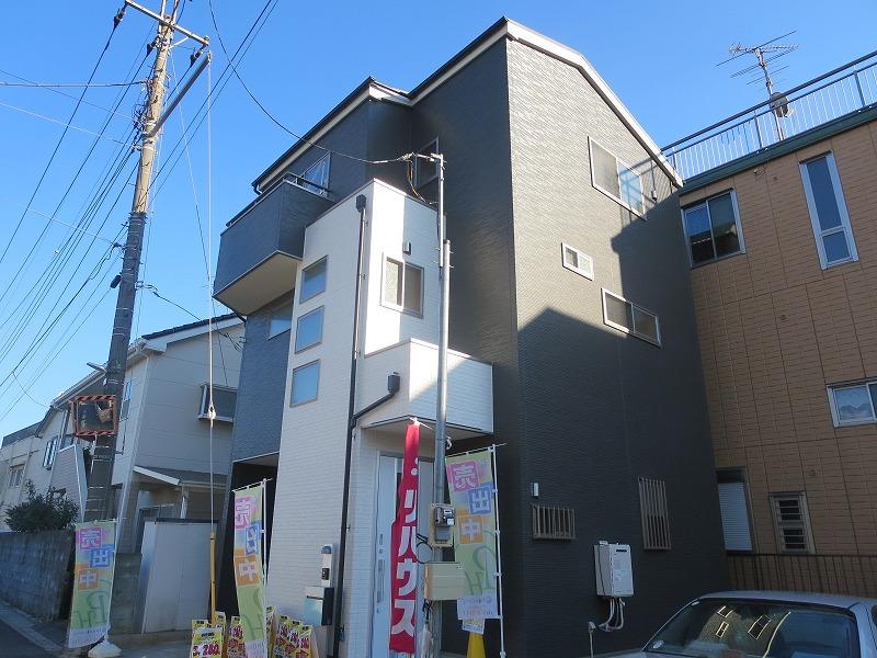 Local appearance photo. Local (12 May 2013) Shooting