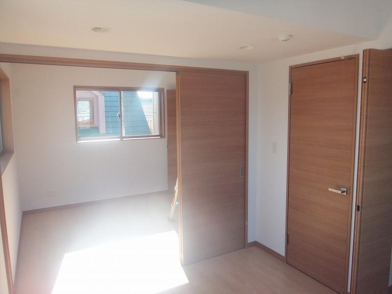 Non-living room. Local (12 May 2013) Shooting