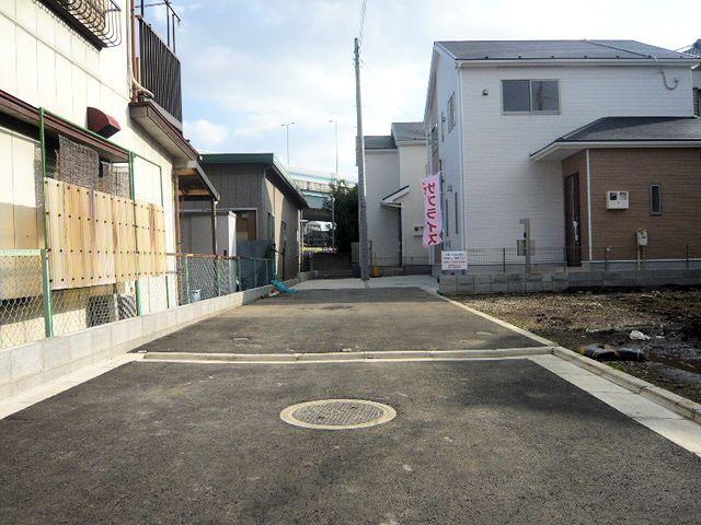 Local photos, including front road. Frontal road