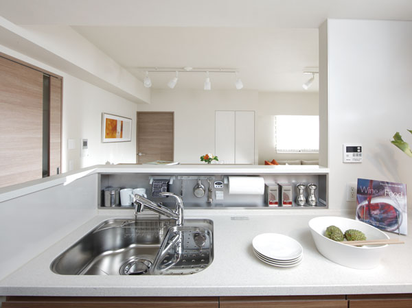 Kitchen.  [Hand area] While taking advantage of the openness of the open kitchen, living ・ Hide the hand and water around the work from dining, Worktop you can use clean and widely because small items can be placed in the hand area.  ※ Except for the K type