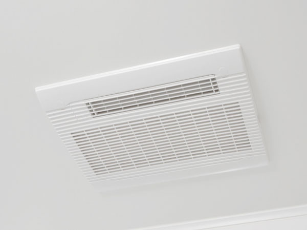 Bathing-wash room.  [Bathroom ventilation drying heater] Drying ・ heating ・ In addition to the cool breeze function, 24 hours low air flow ventilation function with the bathroom ventilation drying heater. It will also come in handy drying of laundry on a rainy day.