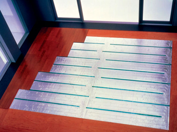 Interior.  [Hot water floor heating] living ・ It employs a hot-water floor heating in the dining. Without causing the wind to wind up the dust, It warms to clean from feet.