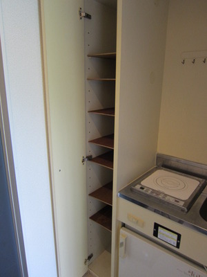 Entrance. Glad when there! It is a shoebox!