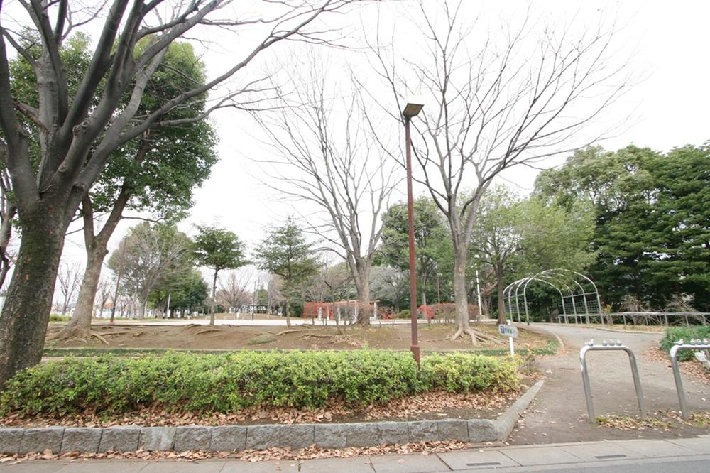 park. 400m to Central Park