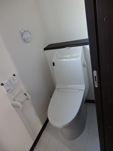 Toilet. C Building: Indoor (December 2013) Shooting