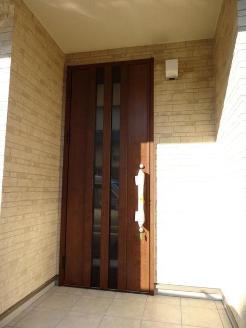 Entrance. C Building: local (December 2013) Shooting