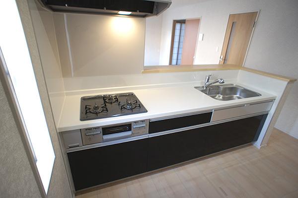 Kitchen. Face-to-face kitchen can feel your family close