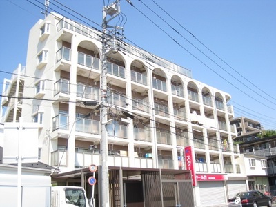 Building appearance. White wall is the building of refreshing image entrance also clean