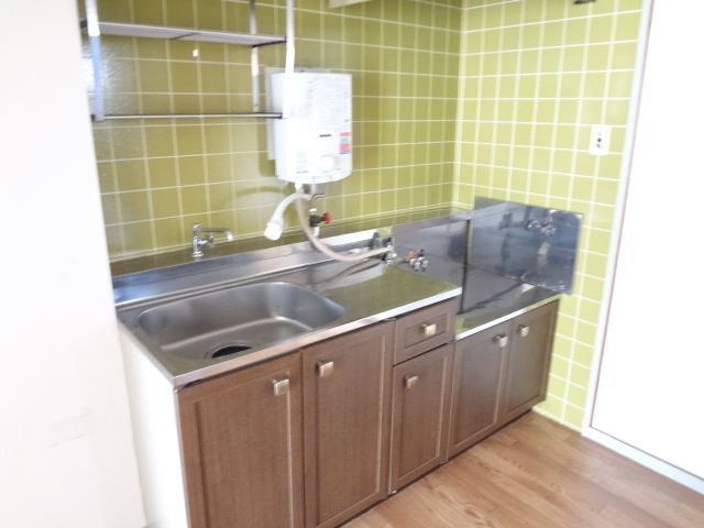 Kitchen. Also dishes loose.