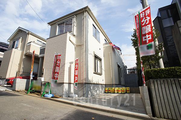 Local photos, including front road. Local (12 May 2013) Shooting