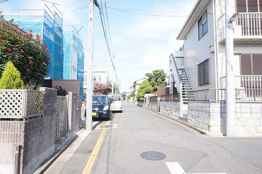 Local photos, including front road. Frontal road