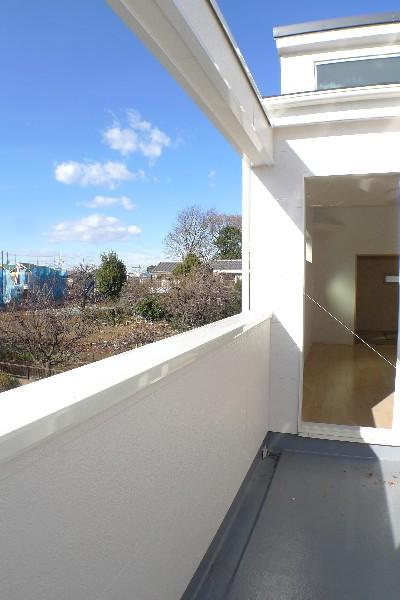 Local appearance photo.  It is a mansion and designer houses and nature full of scenery to collaboration.  ◆ Saikyo 11 minutes ◆ Keihin line 15 minutes