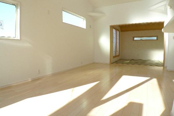 Living. Detached interior introspection Pictures - Living Large space of 25 pledge to match the Japanese-style rooms that follow from living Floor heating is also equipped with friendly warmth!