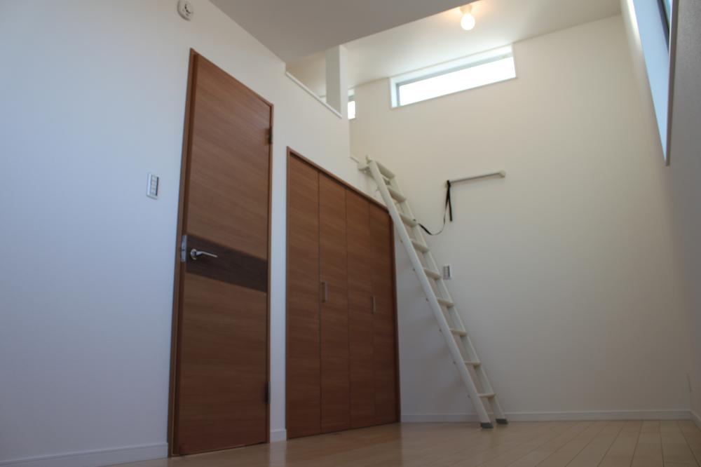 Non-living room. With the upper loft