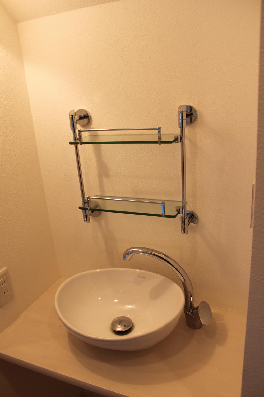 Wash basin, toilet. ☆ It is fashionable ☆