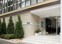 JR Keihin Tohoku Line "Kitaurawa" station west exit and get off. Go straight to "埼大 street". If it surpasses the "Kitaurawa park" that was hauntingly mellow green, Immediately it is. When traveling by car, Please enter the "Urawa Ward City Tokiwa 10-19-37" to the car navigation system. Parking, but we have available, Because there is a limited number of, As it will come in as much as possible public transport, Thank you ask. At the time of your visit is, If you can make a reservation, You can guide you smoothly. To feel free to Mansion Gallery, Please contact us.