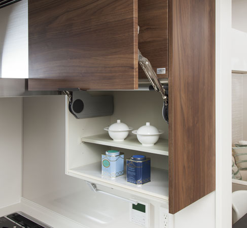 Kitchen.  [System Wall storage] And to half the width of the hard-to-reach heights of hanging cupboard, Extend the opening of the kitchen. Even during the cooking, The bottom of the hanging cupboard is put in the left open.  ※ Published photograph of the model room D type. Order Choice (paid) ・ Including the interior option (paid). Order Choice ・ Interior options are subject dwelling unit ・ There is content to limit that can offer time and change. For more information, please contact an attendant. Also, Facility ・ Specifications may vary by plan.