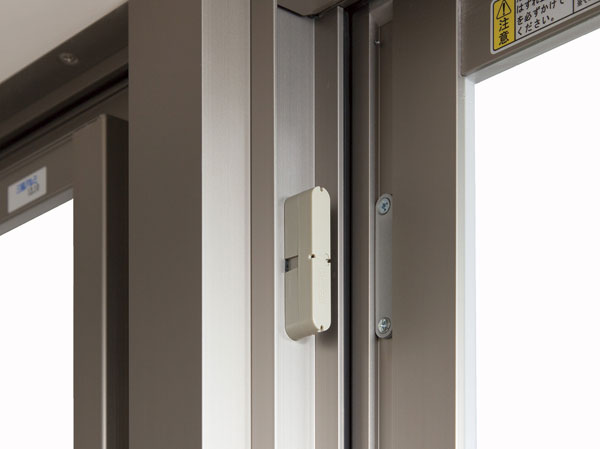 Security.  [With all the mansion security sensors] Entrance door of all households ・ Installed in a window (FIX [fixed] except glass). It will be automatically reported and sense at the time set. (Same specifications)