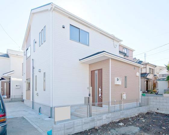 Local appearance photo. 4 Building