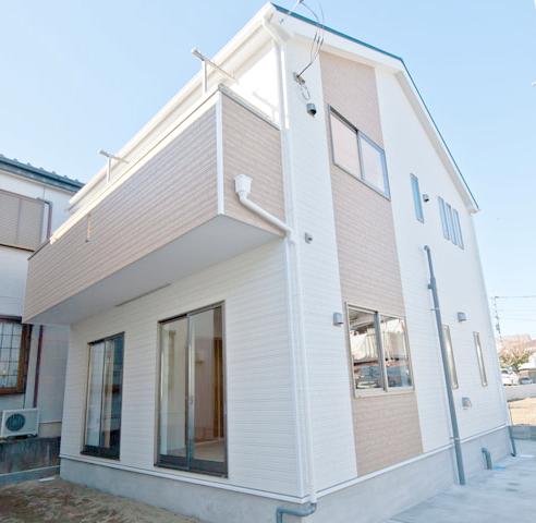 Local appearance photo. 4 Building