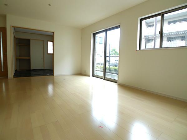 Living. Room (August 2013) Shooting 8 Building