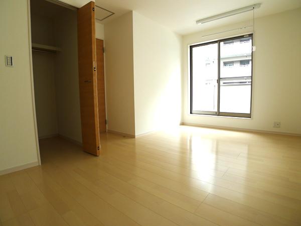 Non-living room. Room (August 2013) Shooting 8 Building