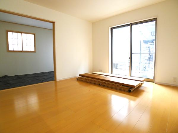 Living. Your family spacious living room that everyone is comfortable and welcoming Indoor (September 2013) Shooting 7 Building