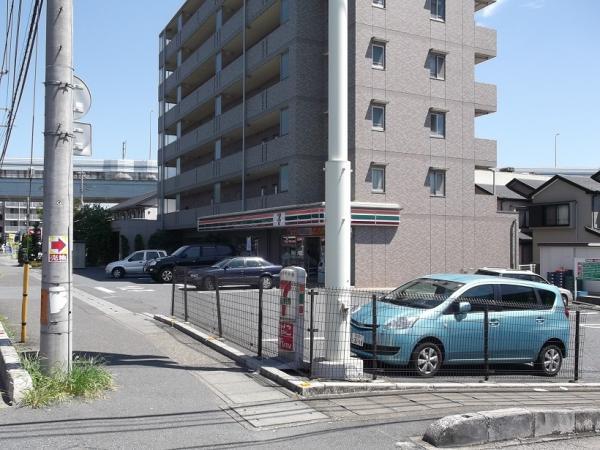 Convenience store. 120m to the convenience store Seven-Eleven